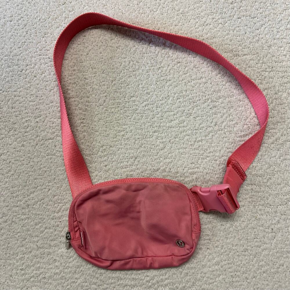 Lululemon Everywhere Belt Bag